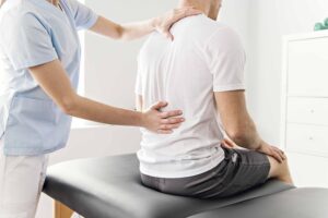 Ostry ból kręgosłupa w odcinku lędźwiowym – jakie mogą być przyczyny i jak leczyć