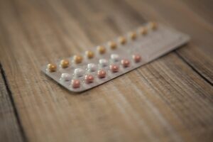 Antykoncepcja: czy może wpływać na metabolizm i masę ciała? Przegląd badań i praktyczne wskazówki